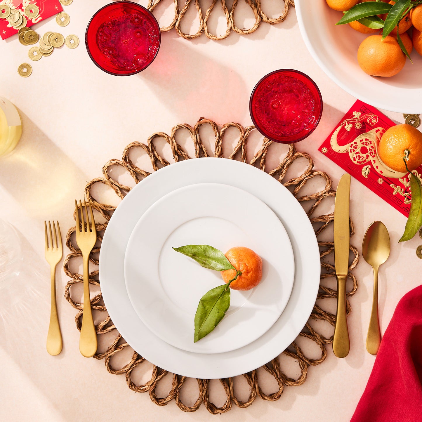 Bloom Woven Abaca Placemat, 15"Dia, natural brown, floral shape, under white plates with gold flatware.
