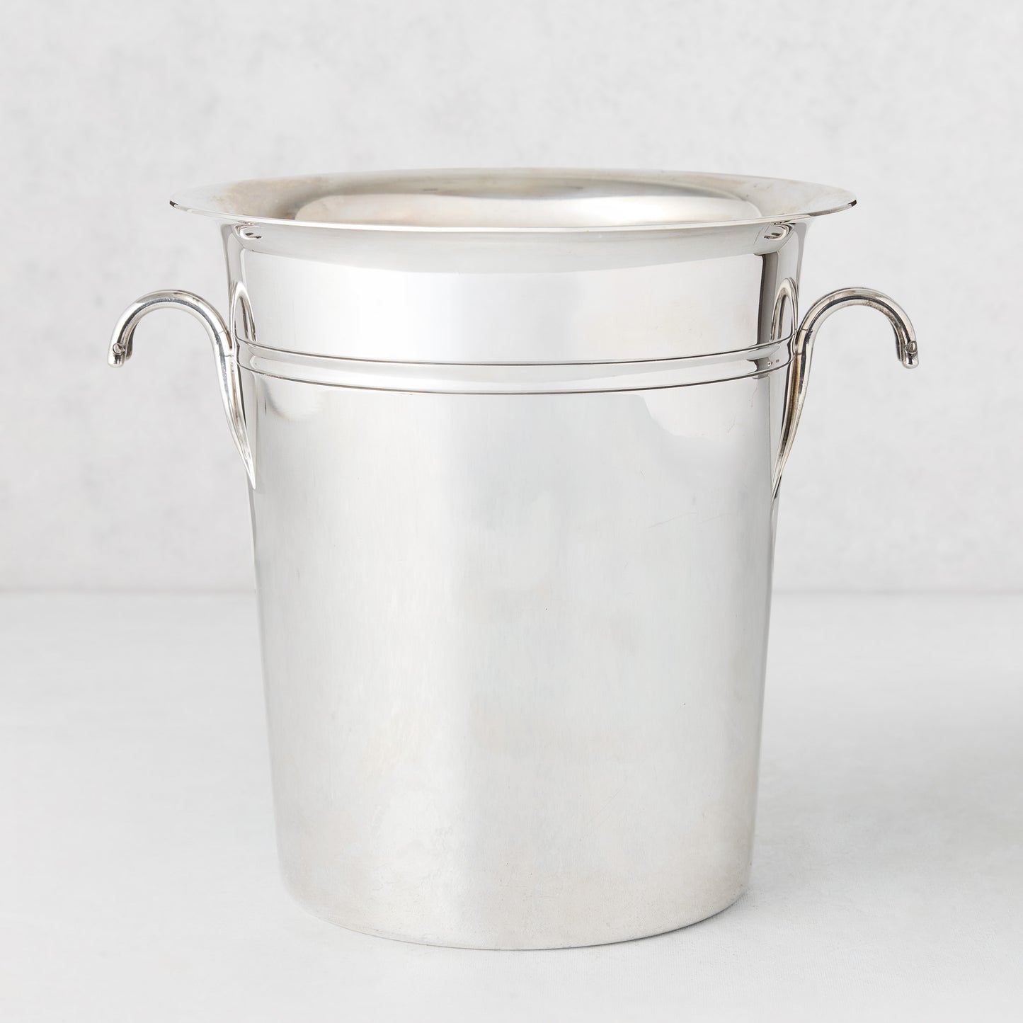 Vintage silverplate Bradley champagne bucket with curved handles.