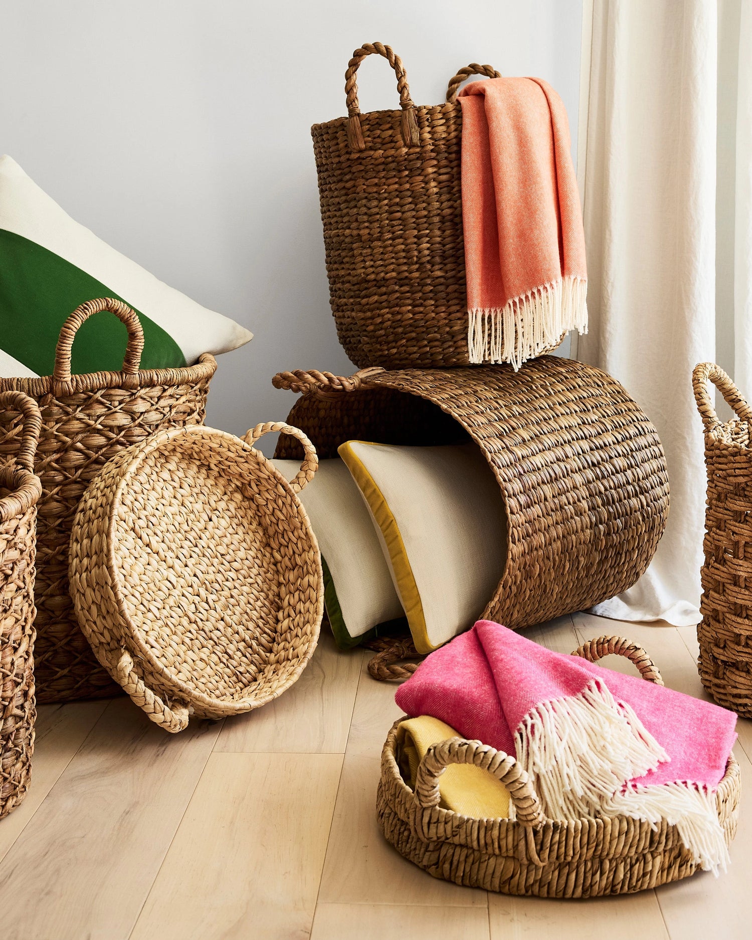 Baskets, Trays & Totes