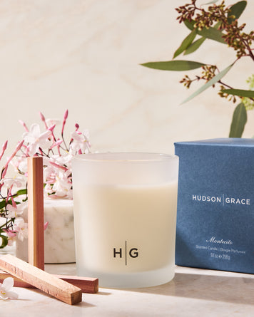 Green jasmine buds, eucalyptus and cedarwood