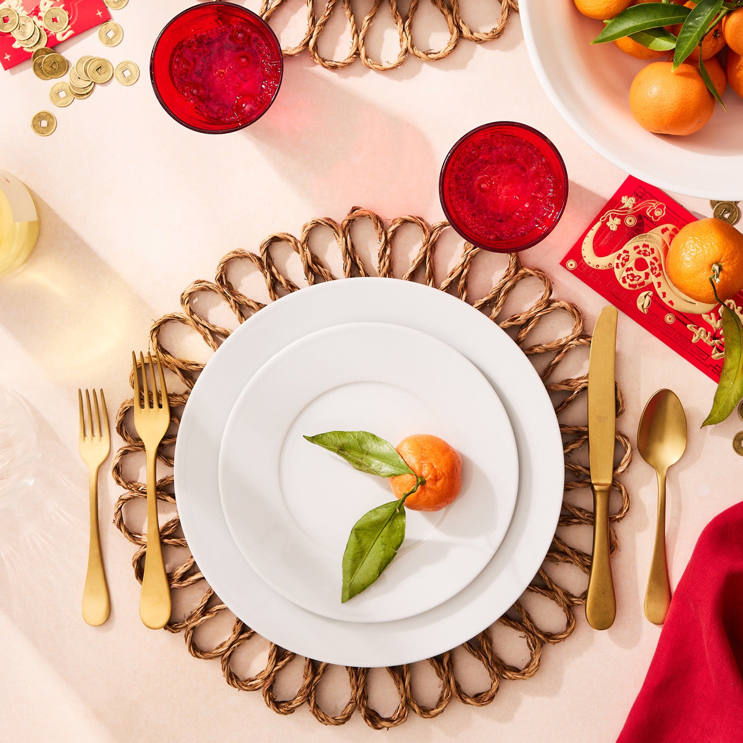 Bloom Woven Abaca Placemat, 15"Dia, natural brown, floral shape, under white plates with gold flatware.