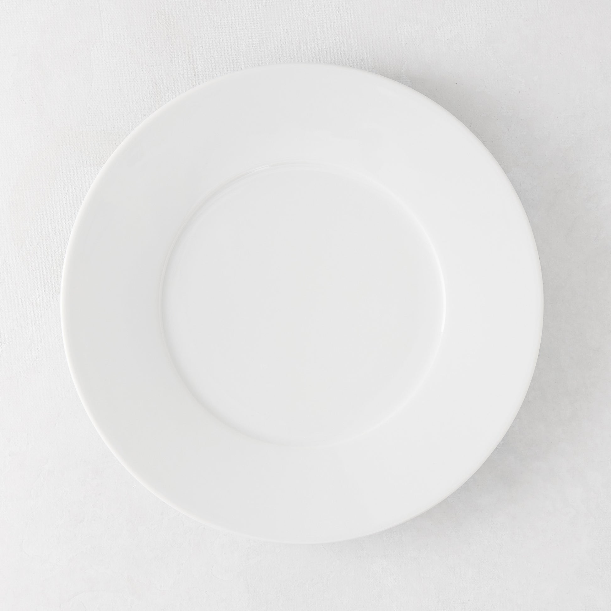 HG Classic Porcelain Salad Plate, 8.5" diameter, white, modern aesthetic.