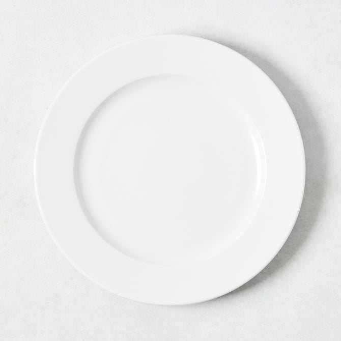 White porcelain salad plate with a classic rim from the Everyday Collection.