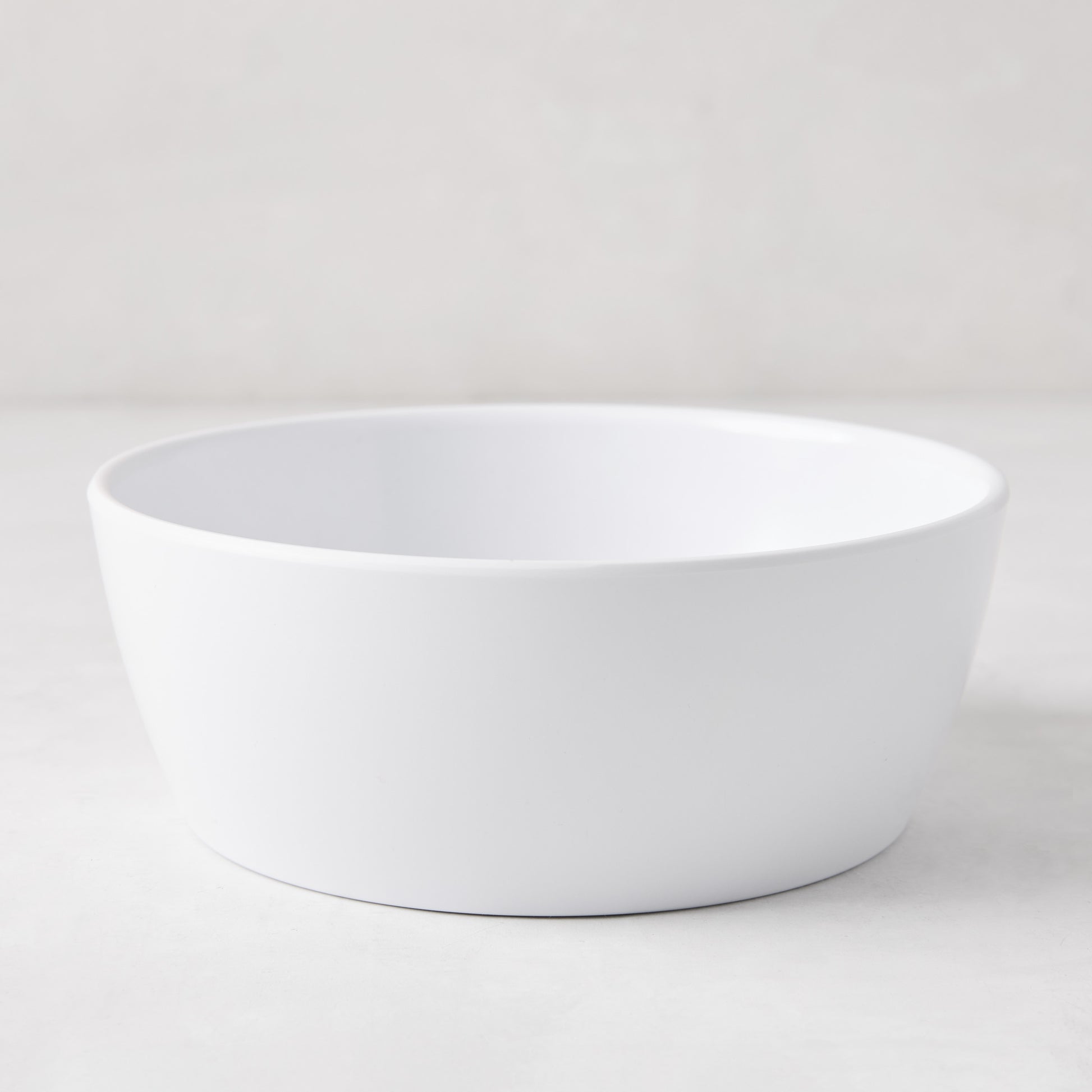 HG White Melamine Bowl, 6.75"Dia x 2.5"H, with a modern lipped design.
