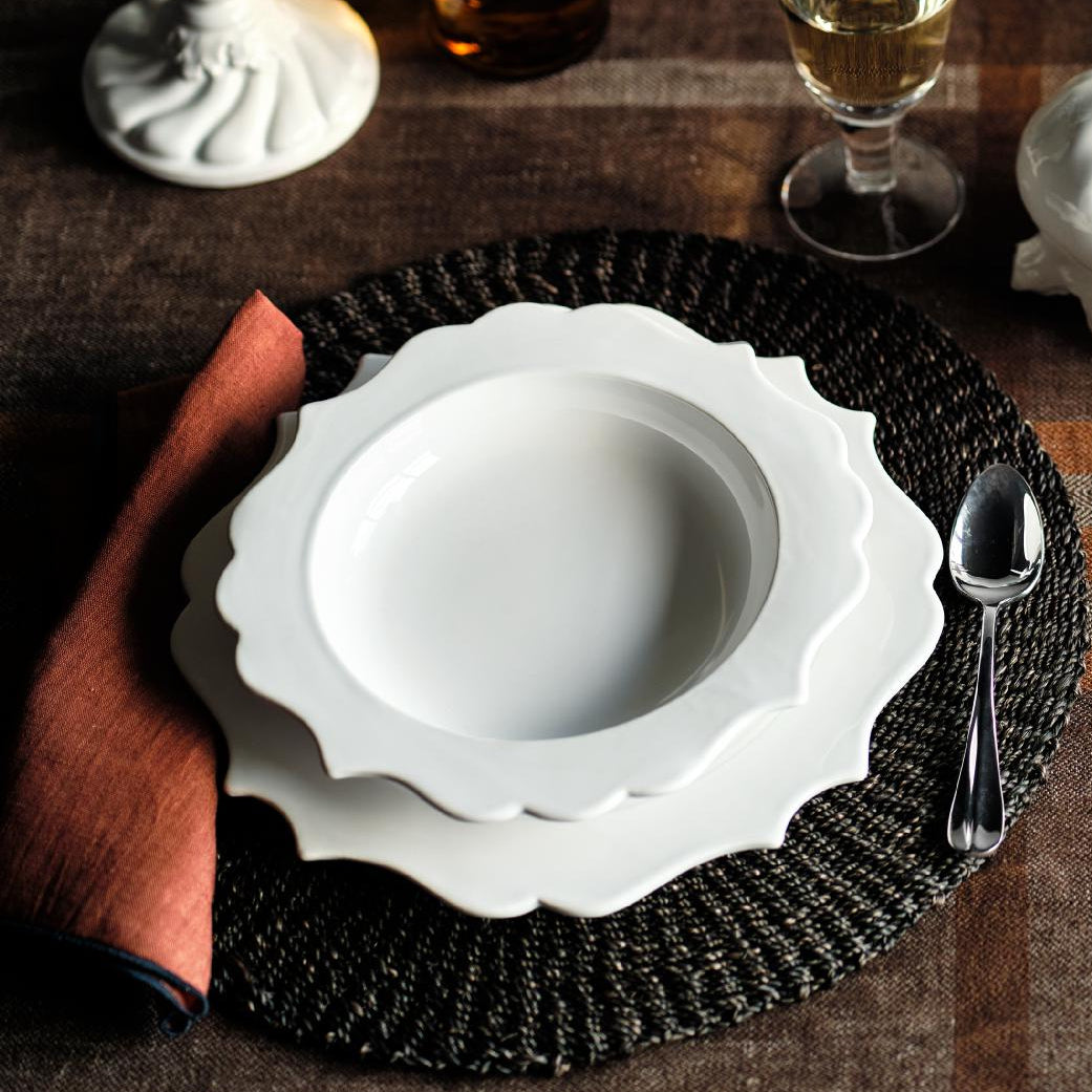 White ceramic Lungarno dinner plate with a sculptural scalloped edge, 11-inch diameter, Italian-made design.
