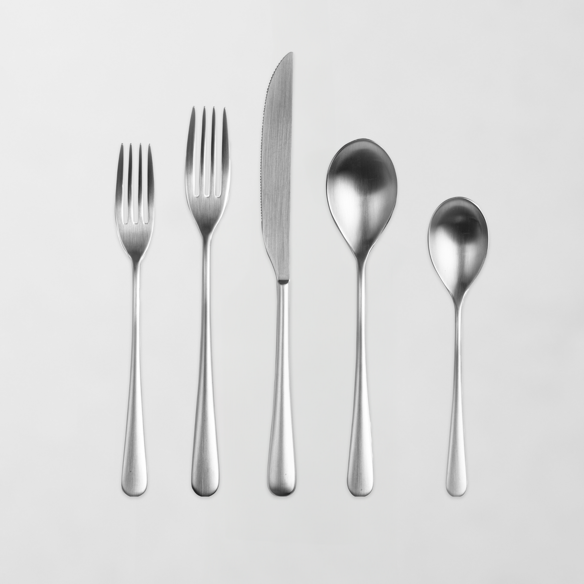 Neve Ice 5-piece flatware set: two silver forks, a knife, and two spoons made of 18/10 stainless steel.