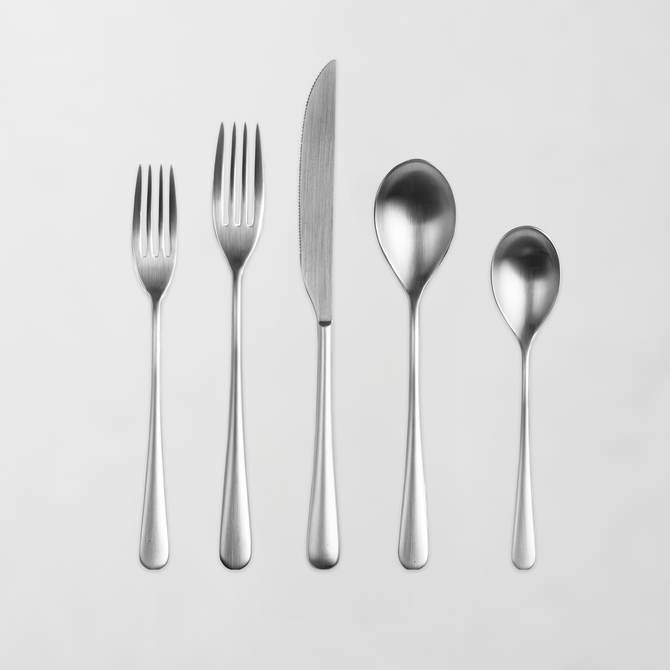 Neve Ice 5-piece flatware set: two silver forks, a knife, and two spoons made of 18/10 stainless steel.