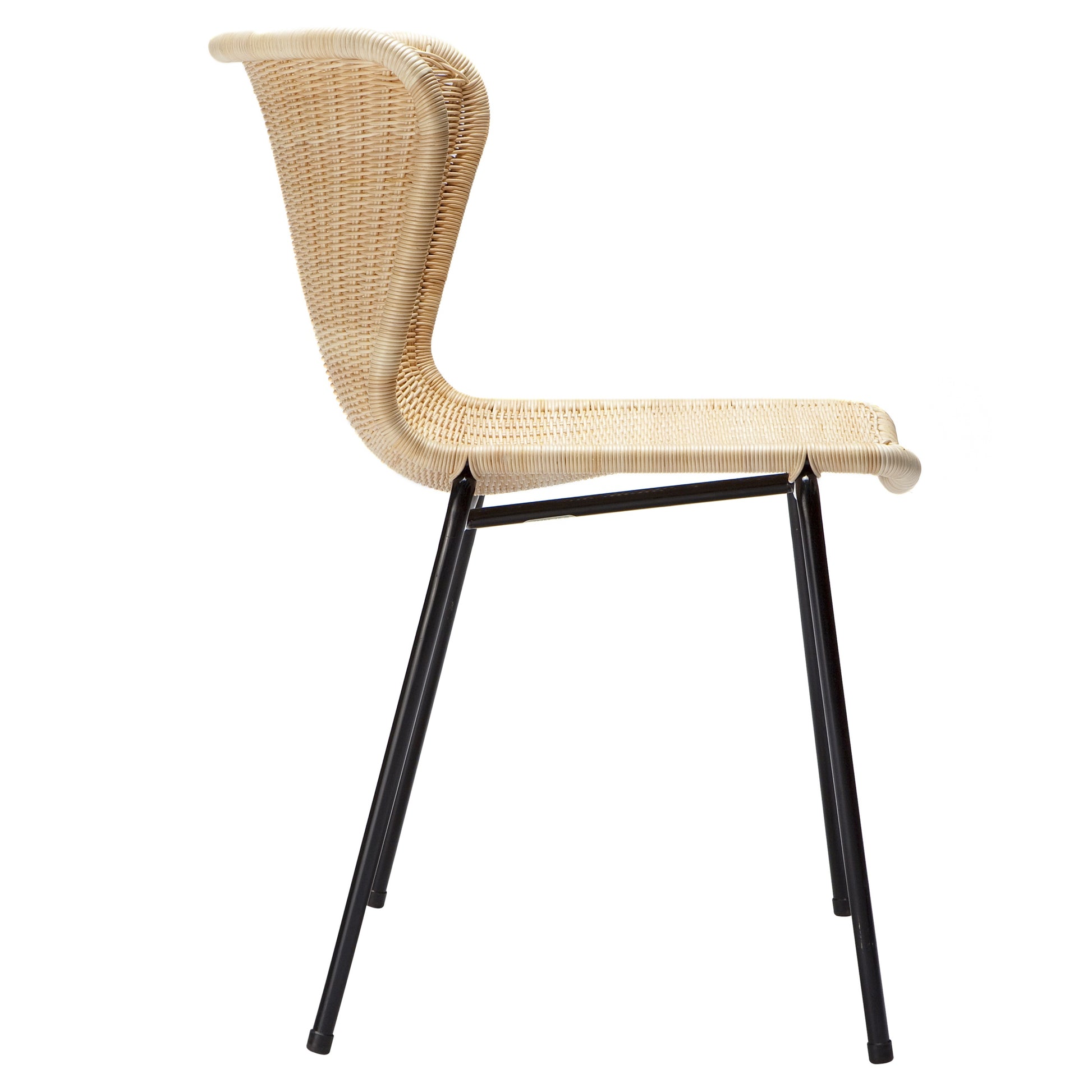 Rattan "Wing" outdoor dining chair with natural polyethylene wicker seat and black powder-coated steel frame.
