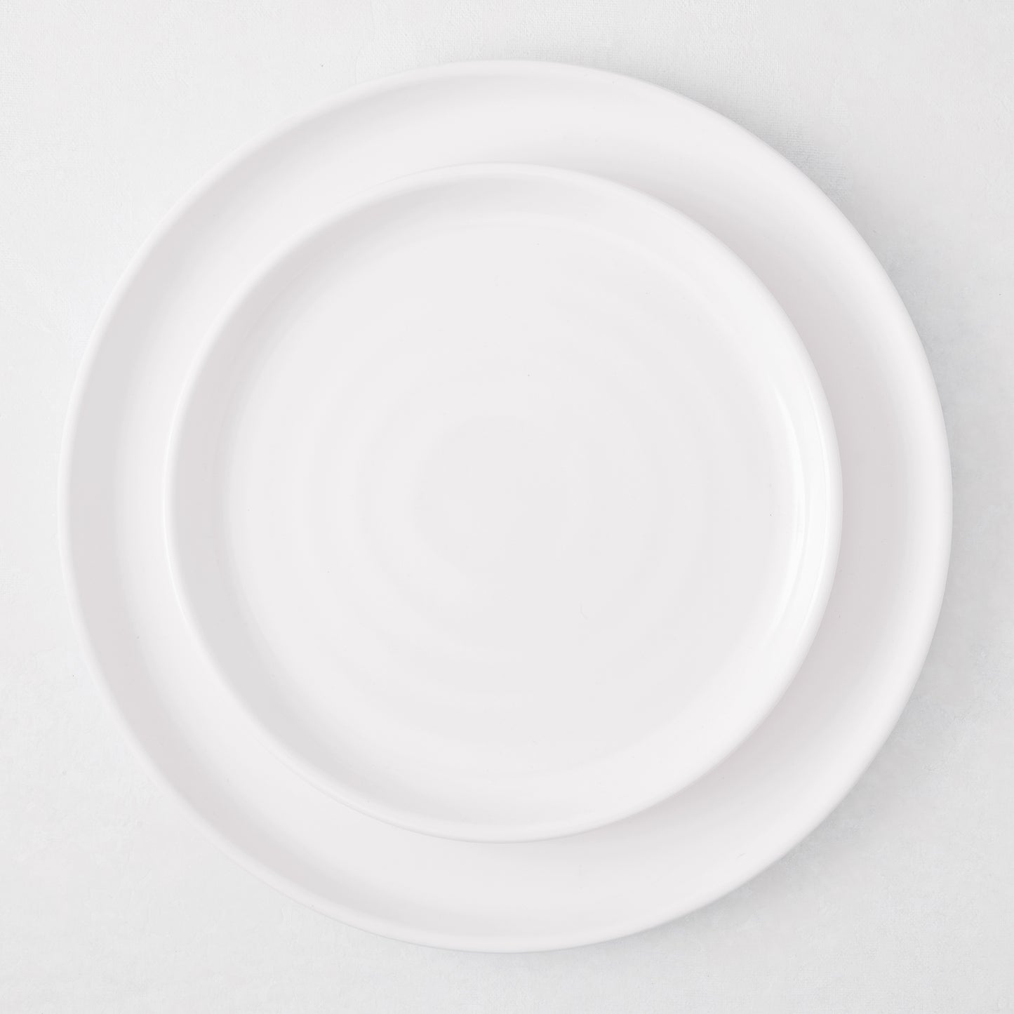 HG White Melamine Dinner Plate, 10.6"Dia, modern lipped design.