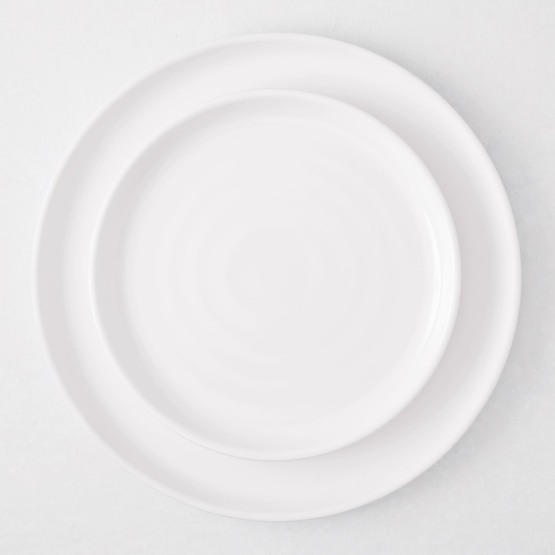 HG White Melamine Dinner Plate, 10.6"Dia, modern lipped design.