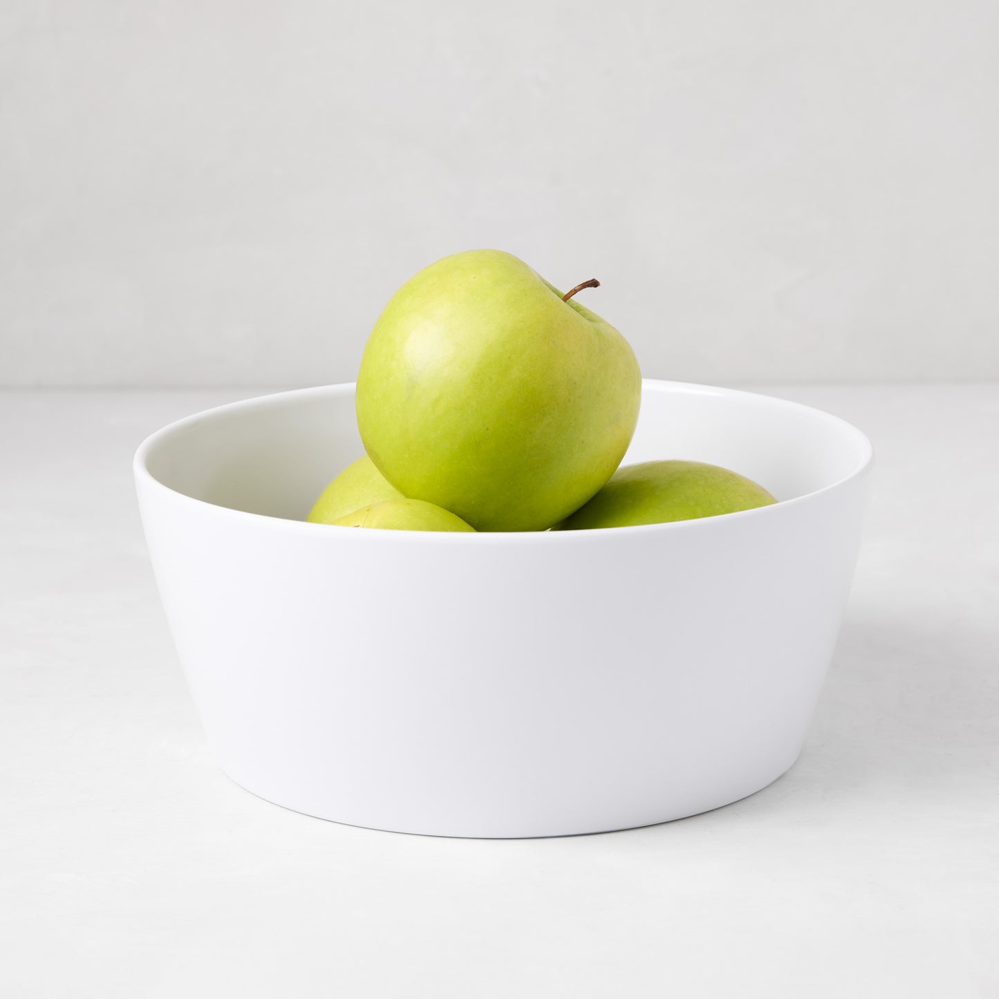 HG White Melamine Serve Bowl, 9"Dia x 3.78"H, with green apples.