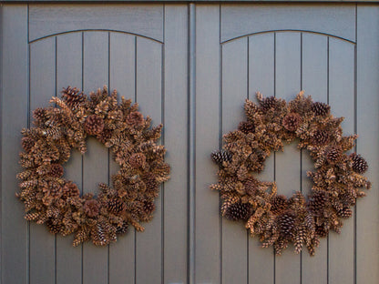 Natural pinecone holiday wreath 