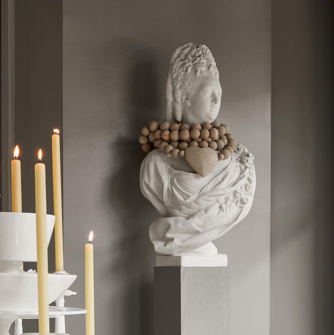 Marie-Antoinette ceramic candle