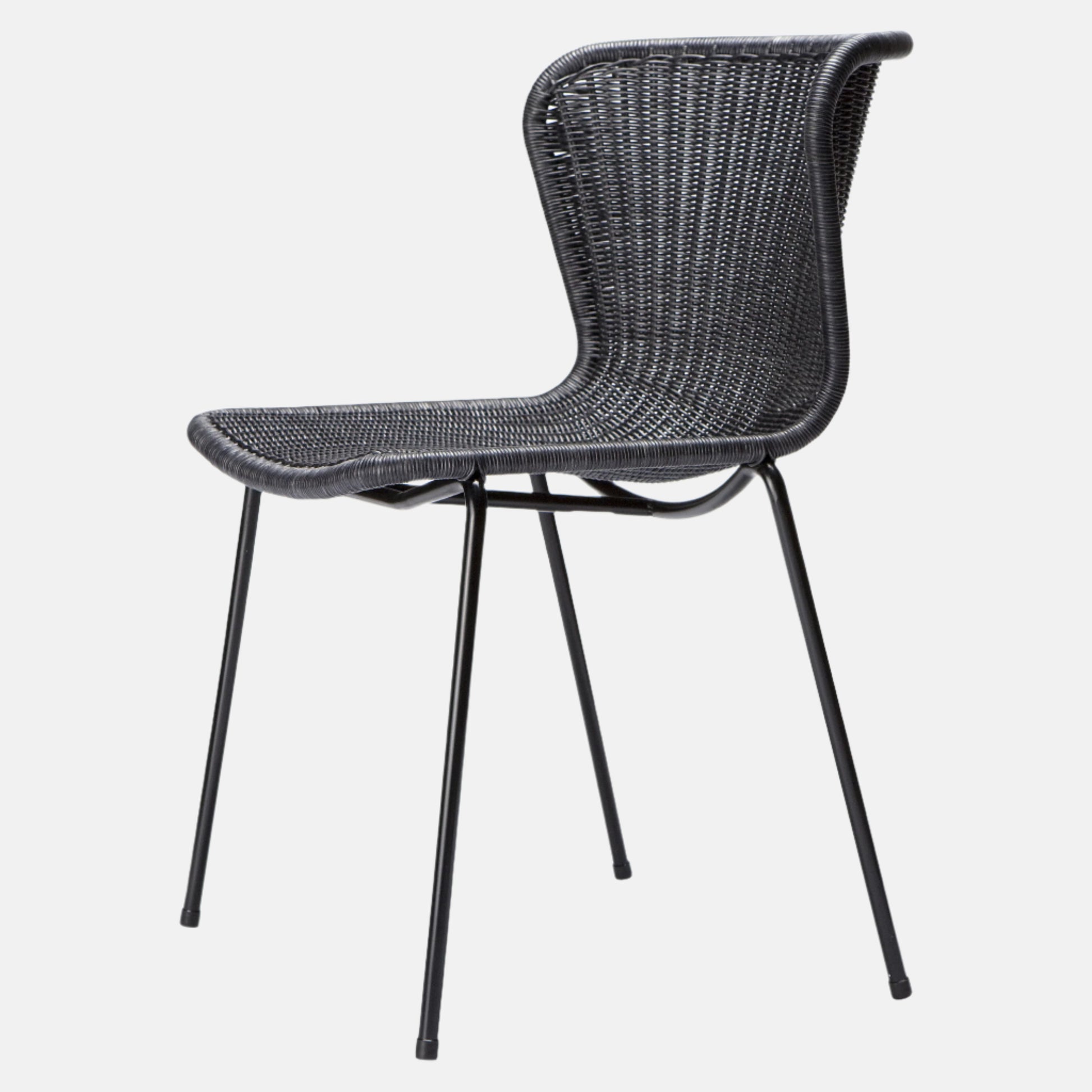 Black rattan "Wing" outdoor dining chair with a curved back and powder-coated steel frame.